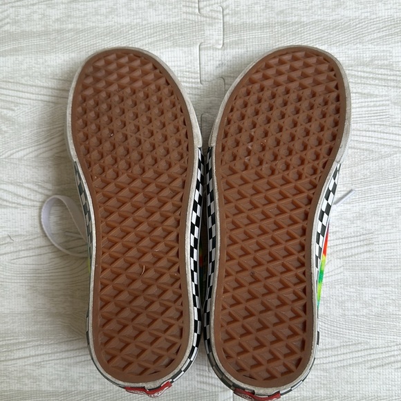 Vans - Picture 5 of 7